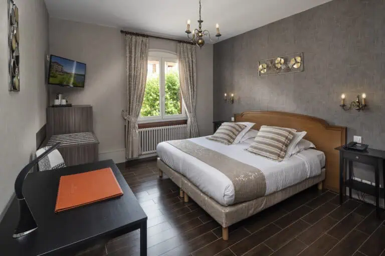 Rooms & Suites