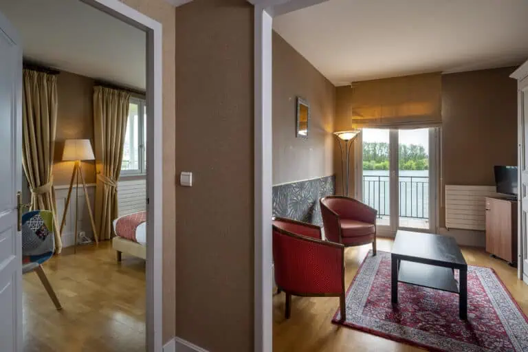 Rooms & Suites