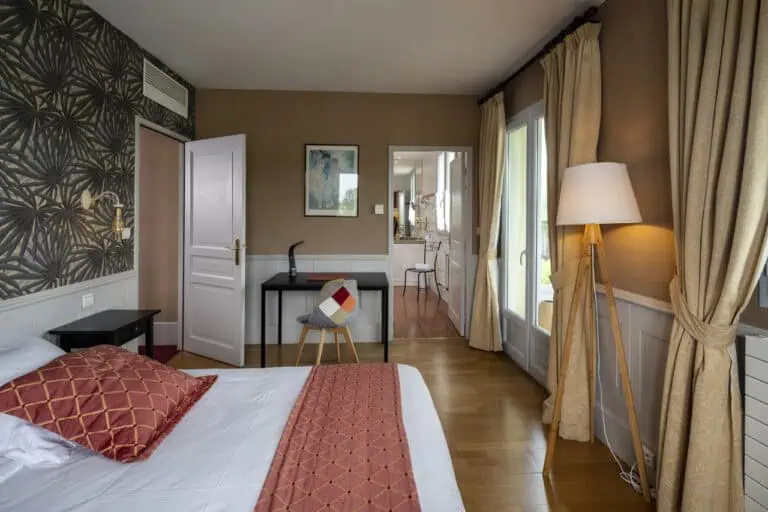 Rooms & Suites