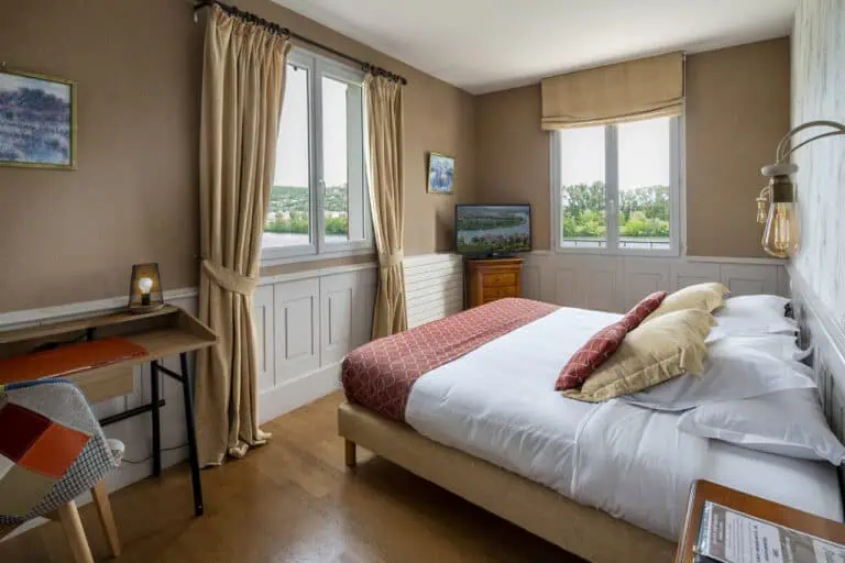 Rooms & Suites